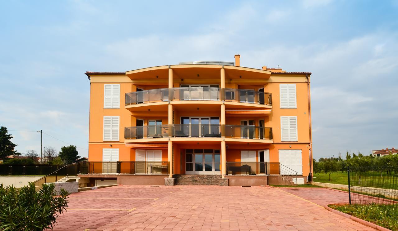 Apartman Andrea L Pomer Exterior foto