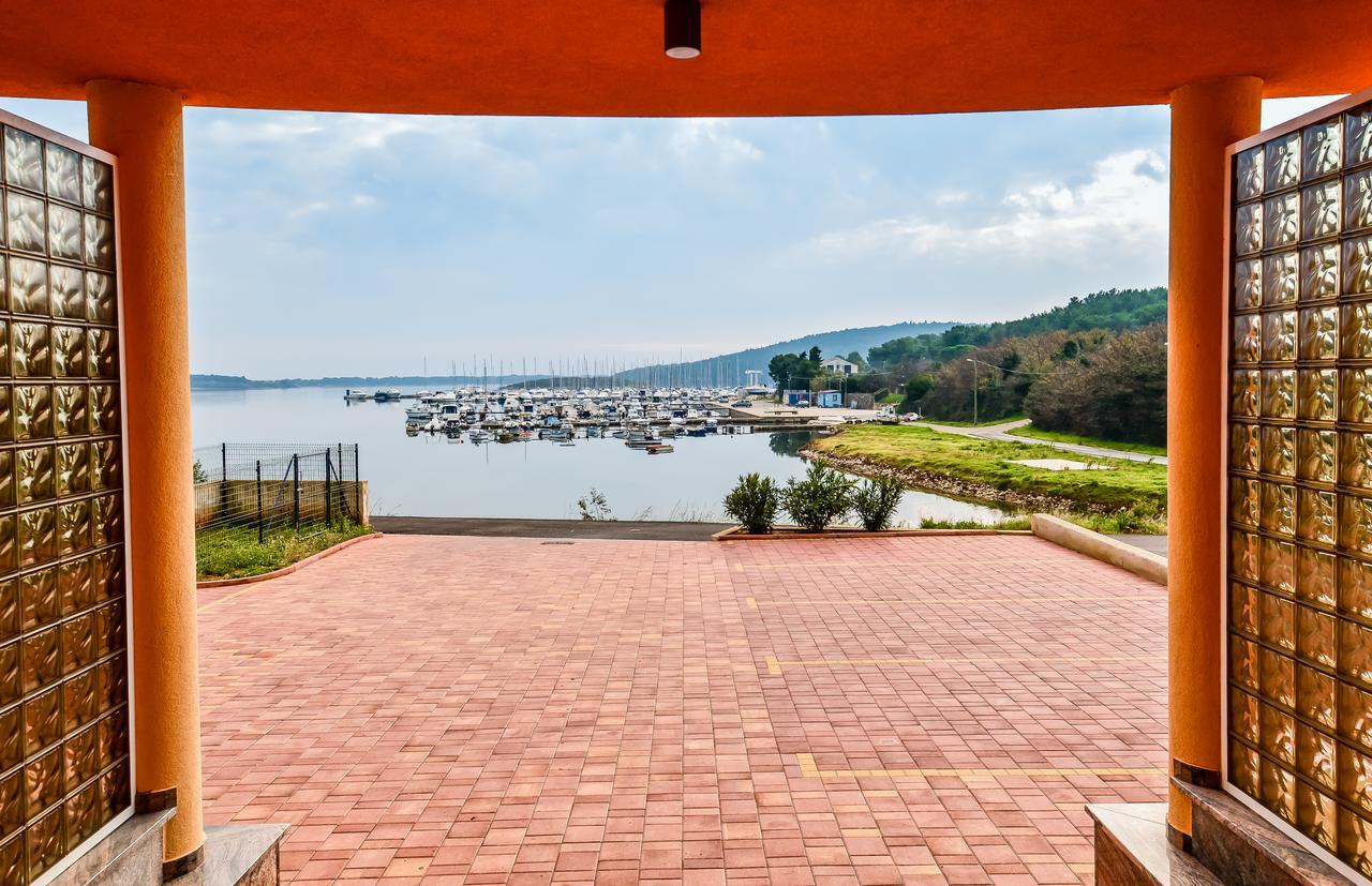 Apartman Andrea L Pomer Exterior foto